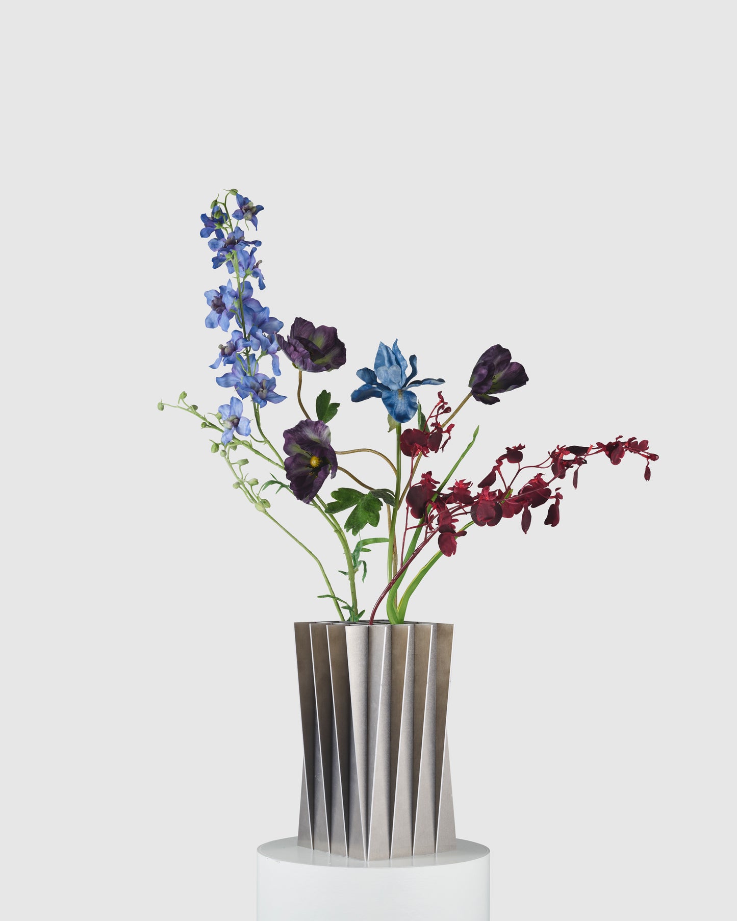 Flowerism Studio x Victor Ipsen Studio - Aluminium